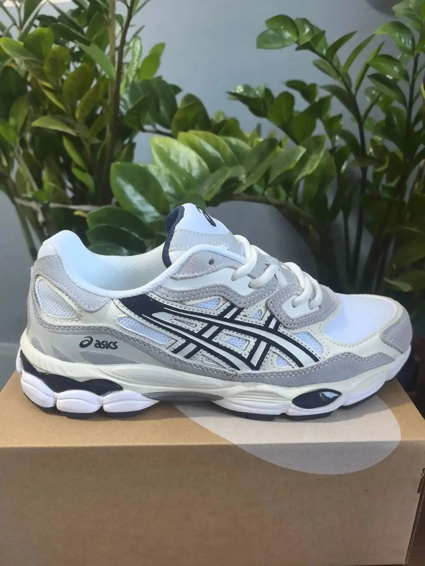 ASICS GEL-NYC 9