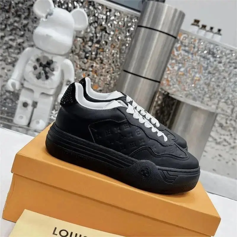 Louis Vuitton B22 Sneakers 1
